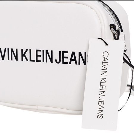 CALVIN KLEIN TOREBKA DAMSKA SCULPTED LOGO WHITE K60K605247 102